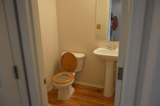 1290 NE Margeaux Pl in Hillsboro, OR - Foto de edificio - Building Photo