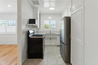 14205 Moorpark St in Sherman Oaks, CA - Building Photo - Building Photo