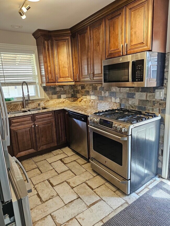 7825 Nora Ave in Niles, IL - Building Photo - Building Photo