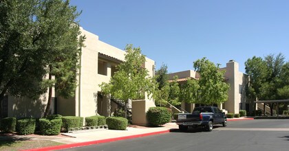 Las Brisas in Phoenix, AZ - Foto de edificio - Building Photo