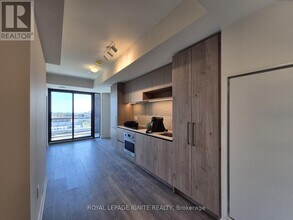 181-181 Sterling Rd in Toronto, ON - Building Photo - Building Photo