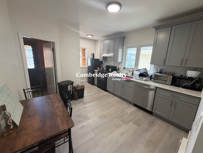 100 W Adams St, Unit 100