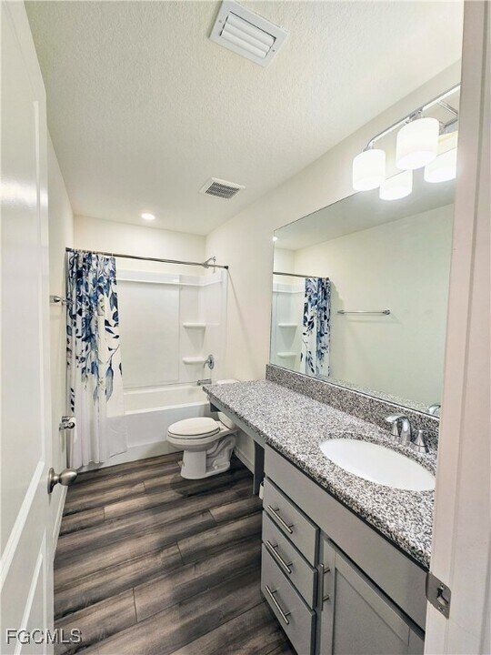 15001 Caspian Tern Ct in North Fort Myers, FL - Building Photo