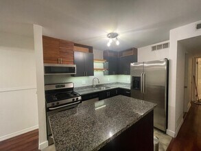 1205 Kenzie Dr, Unit 1205 in Pittsburgh, PA - Foto de edificio - Building Photo