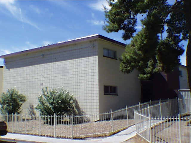 3851 Royal Crest St in Las Vegas, NV - Building Photo - Building Photo