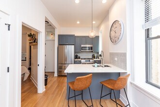 3517 N Reta Ave, Unit 2F in Chicago, IL - Building Photo - Building Photo