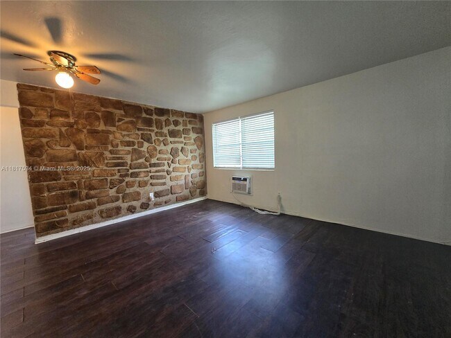 16890 NE 21st Ave in North Miami Beach, FL - Building Photo - Building Photo