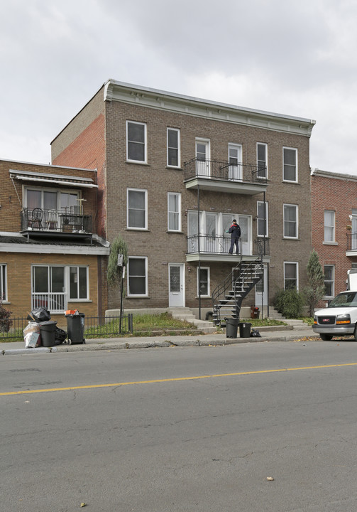 4625 E Ontario E in Montréal, QC - Building Photo