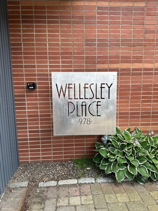 978 Worcester St in Wellesley, MA - Building Photo