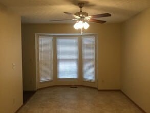 254 Oxford Dr SW in Pataskala, OH - Building Photo - Building Photo