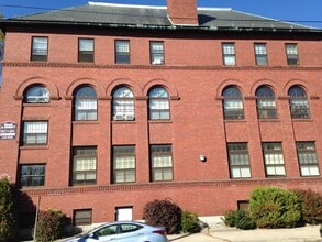 521 Pine St in Manchester, NH - Building Photo - Building Photo