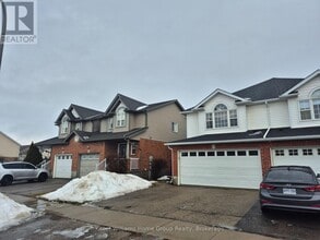 10 Donnenwerth Dr in Kitchener, ON - Building Photo - Building Photo