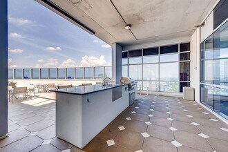 111 E Washington St in Orlando, FL - Building Photo - Building Photo