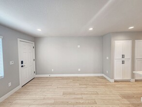 2812 42nd St-Unit -2814 in Sacramento, CA - Building Photo - Building Photo