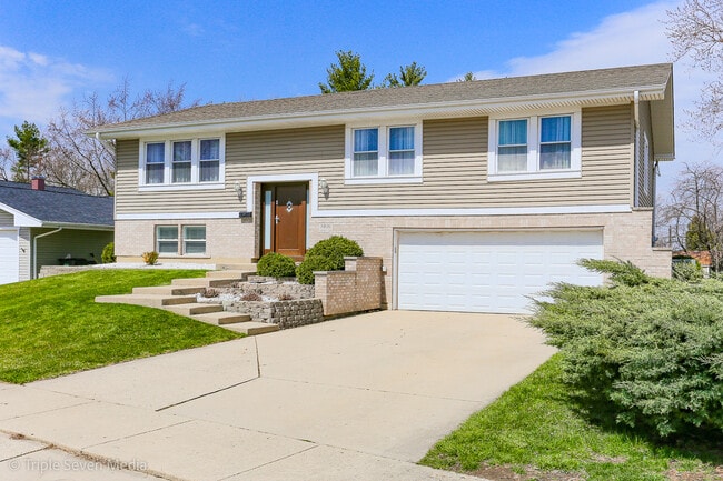 property at 1406 Edgefield Ln