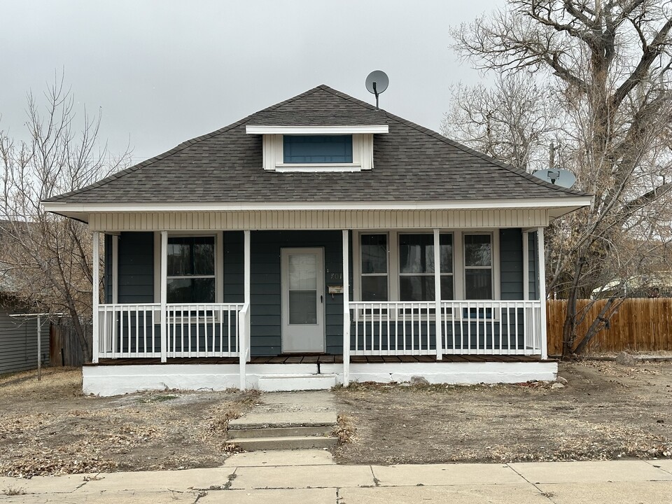 701 W Pine St in Rawlins, WY - Building Photo