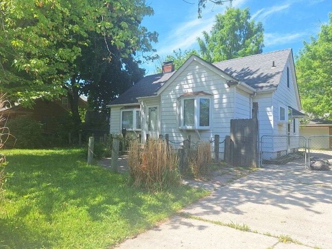 18359 Hazelwood St in Roseville, MI - Building Photo - Building Photo