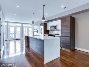 1335 Childress St NE in Washington, DC - Foto de edificio - Building Photo