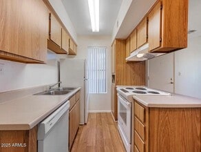 5750 N 59th Ave, Unit 2 in Glendale, AZ - Foto de edificio - Building Photo