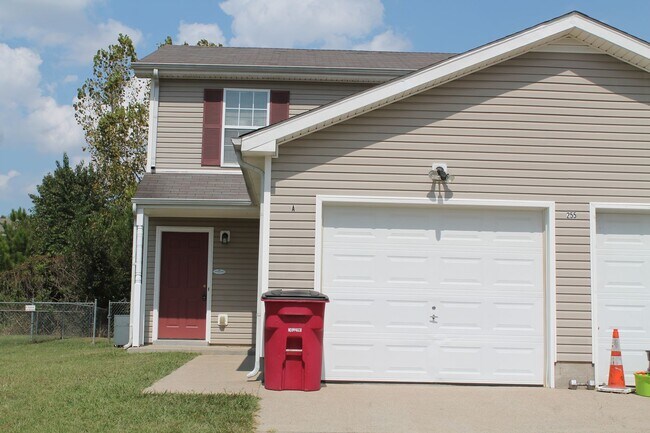 255 Senator Dr in Clarksville, TN - Building Photo - Building Photo