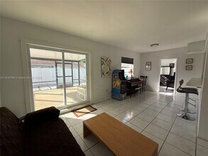 8636 Beekman Dr in Miramar, FL - Building Photo - Building Photo