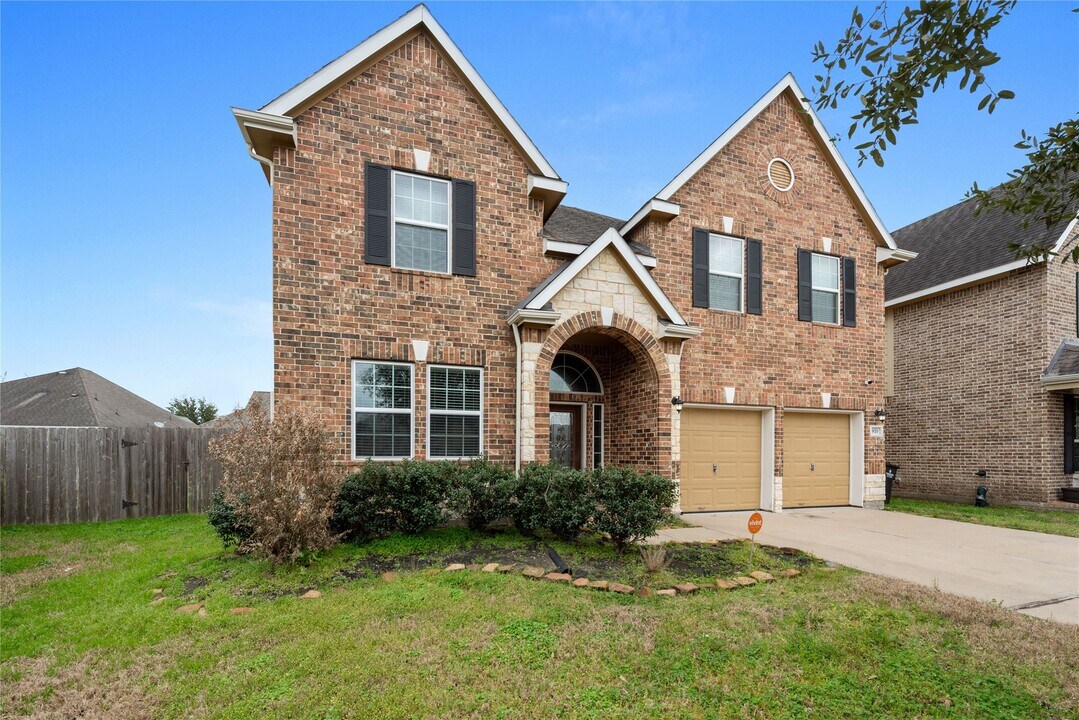 970 Jennifer St in Alvin, TX - Building Photo