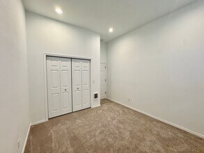Plenty of Parking!!! in Snohomish, WA - Building Photo - Building Photo