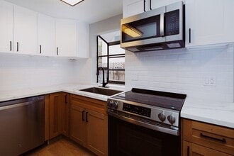 La Jolla West Wind in La Jolla, CA - Foto de edificio - Building Photo