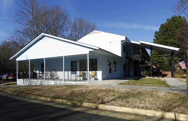 Cary Central Apartments in Cary, NC - Foto de edificio - Building Photo