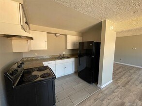 1720 Chester St, Unit 2 in Aurora, CO - Foto de edificio - Building Photo