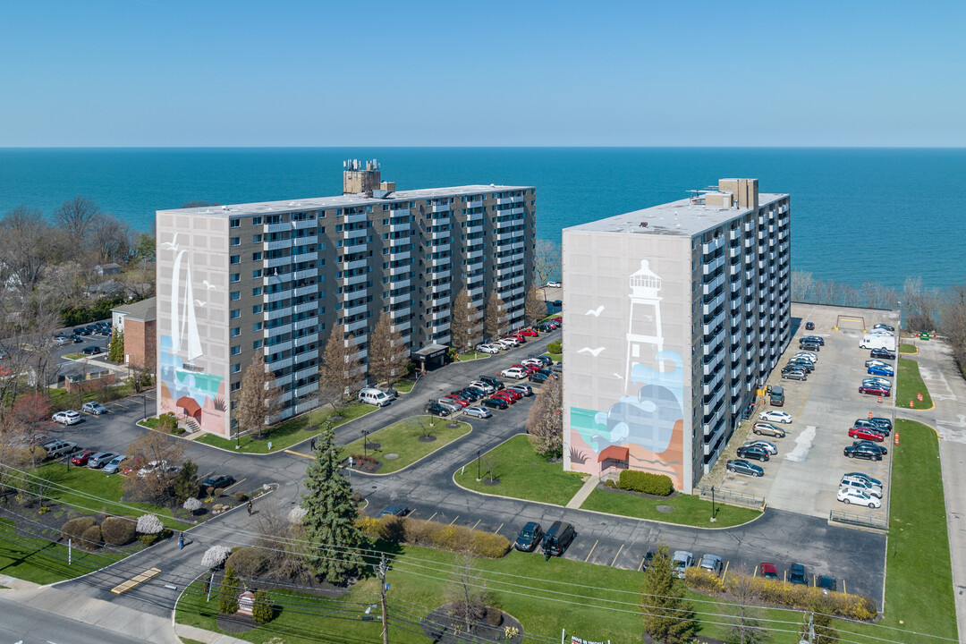 Shoregate Towers in Willowick, OH - Foto de edificio