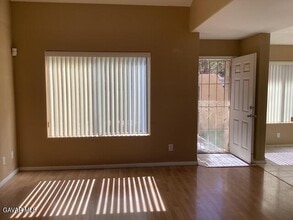 39225 10th St W in Palmdale, CA - Building Photo - Building Photo