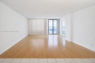 2201 S Ocean Dr in Hollywood, FL - Building Photo - Building Photo