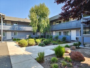 3142 Grant St, Unit 8 in Concord, CA - Foto de edificio - Building Photo