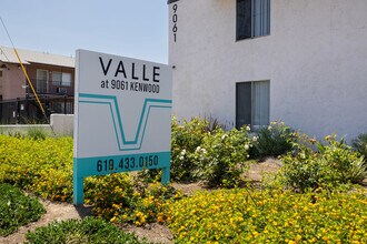 Valle at 9061 Kenwood in Spring Valley, CA - Foto de edificio - Building Photo