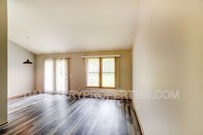 3162 Kylemore Rd in Toledo, OH - Building Photo - Building Photo