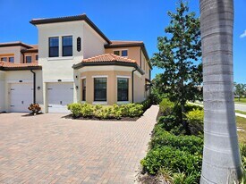 10042 Crooked Crk Dr in Venice, FL - Building Photo