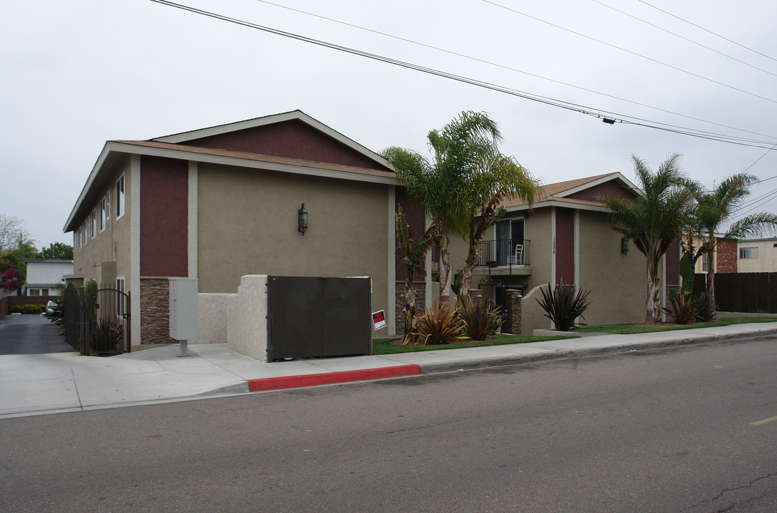 1320-1328 Iris Ave in Imperial Beach, CA - Building Photo