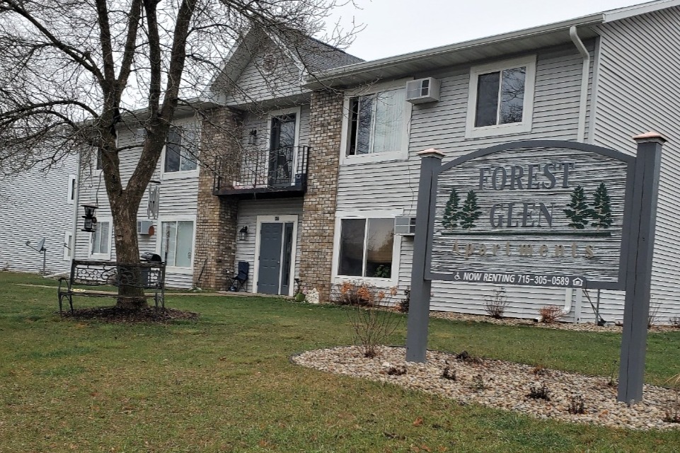 Forest Glen in Crivitz, WI - Foto de edificio