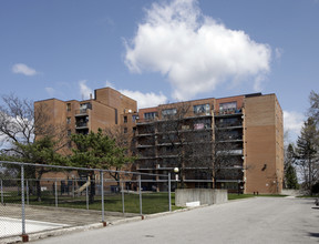 Castlegate Apartments in Toronto, ON - Building Photo - Building Photo