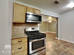 305 Sherbrook Ct in Pasadena, TX - Building Photo - Building Photo