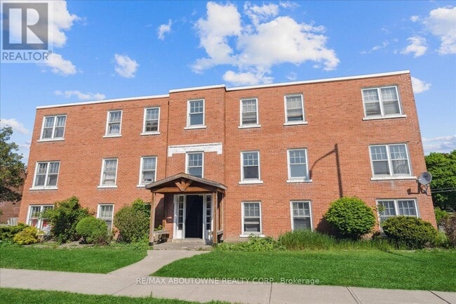133-133 North Service Rd E
