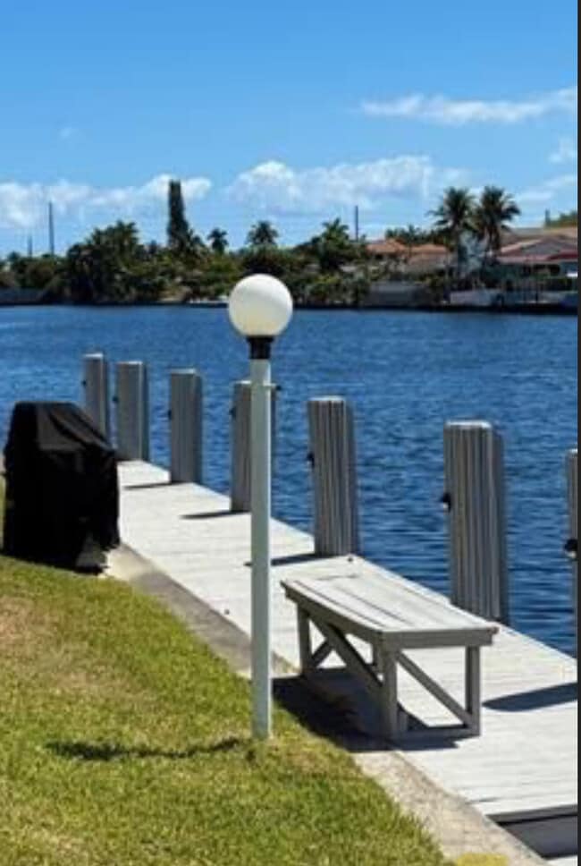 1152 NW 30th Ct, Unit 212 in Wilton Manors, FL - Building Photo - Building Photo