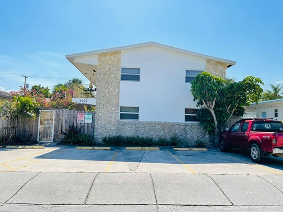 1609 S Federal Hwy in Lake Worth Beach, FL - Building Photo