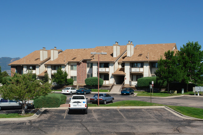 Rampart View Apartments in Colorado Springs, CO - Building Photo - Building Photo