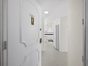 4400 Exeter Dr in Longboat Key, FL - Building Photo - Building Photo
