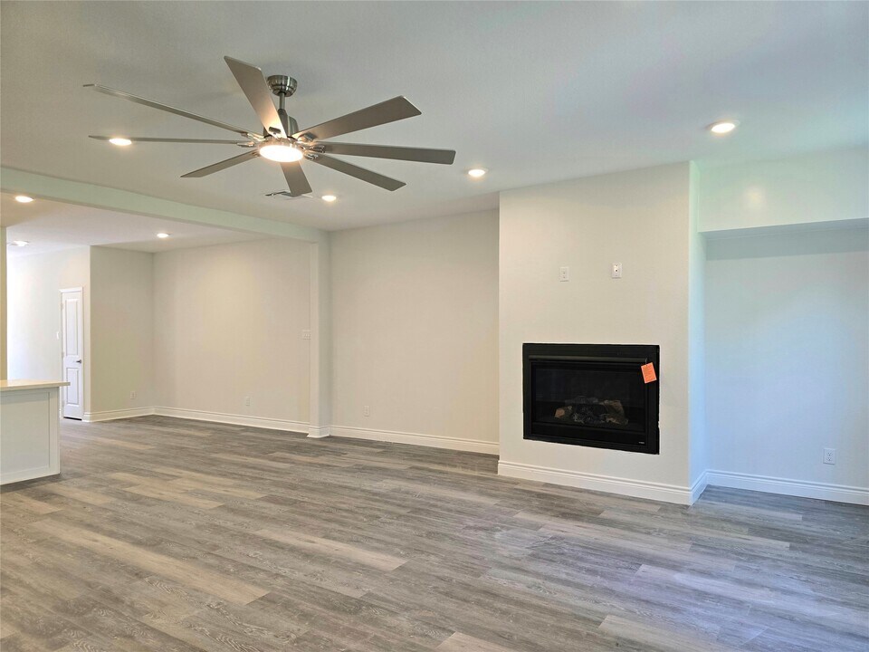 12809 Andromeda Ct in Willis, TX - Building Photo