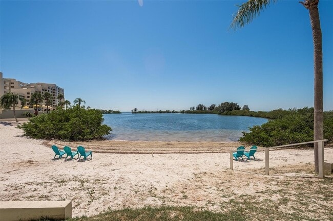 6035 Sea Ranch Dr, Unit 306 in Hudson, FL - Foto de edificio - Building Photo
