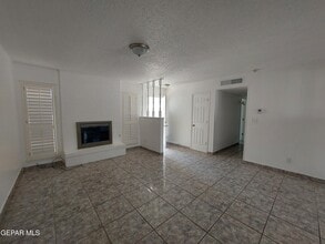 2212 Cumbre Negra St in El Paso, TX - Building Photo - Building Photo