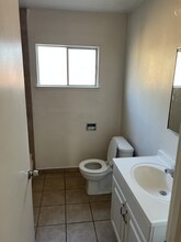 2700 Whitcomb Way in Modesto, CA - Building Photo - Building Photo